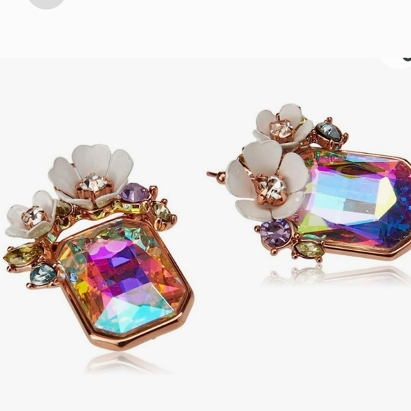 New! BETSEY JOHNSON Opulent Floral Cluster & Crystal Hook Earrings. - Picture 3 of 9